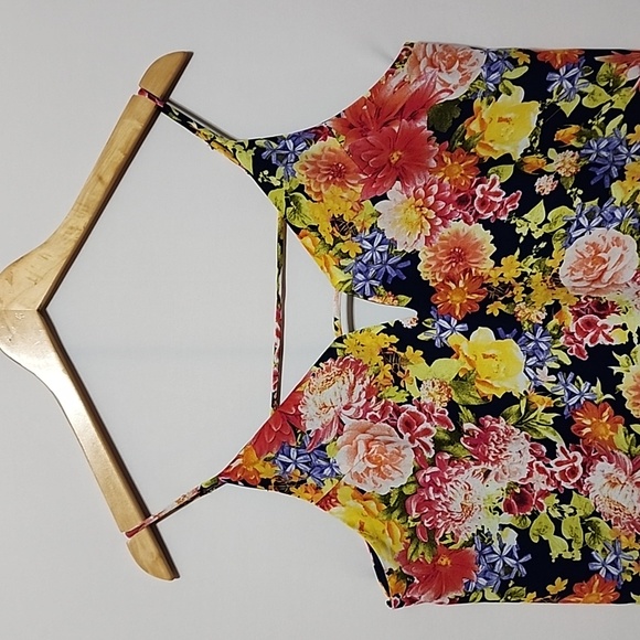 Forever 21 Contemporary Floral Top - Picture 5 of 12